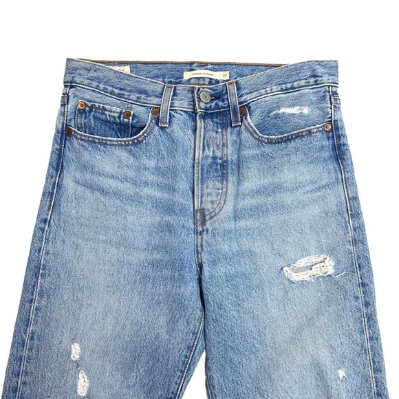 LEVI’S Wedgie Straight Ripped Distressed Jeans in Light Washed Button - Picture 4 of 11